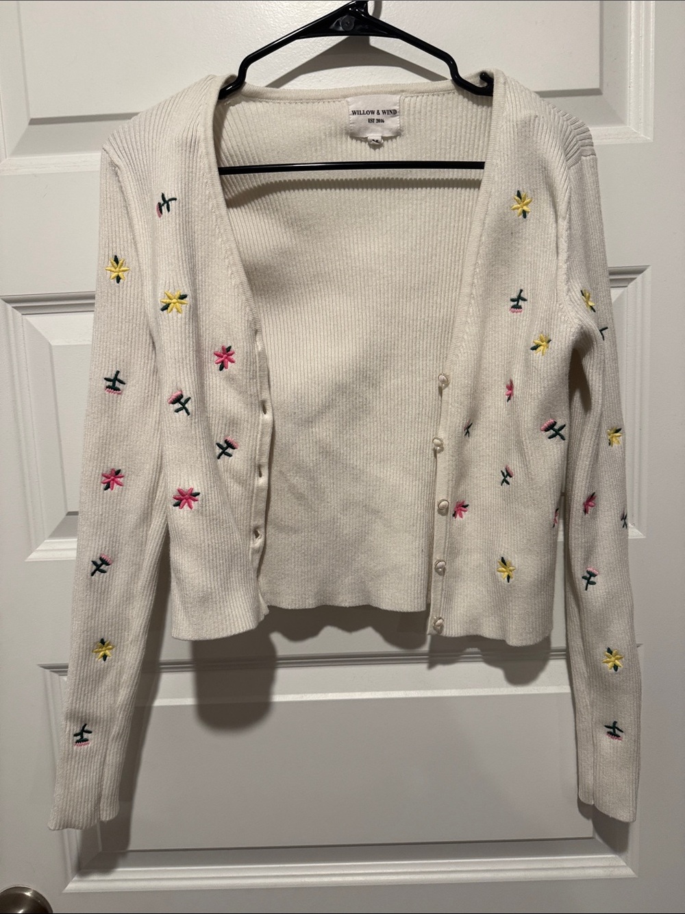 Willow & Wind Ivory Floral Embroidered Pearl-Button Cardigan